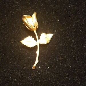 Elegant Gold Rose Brooch